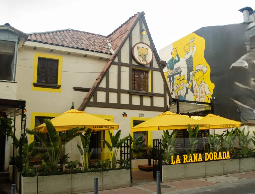 La rana dorada: la cervecería panameña que llegó a bogotá a quedarse
