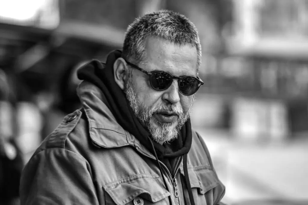 "la esperanza está en la resistencia de lo minoritario": mario mendoza 