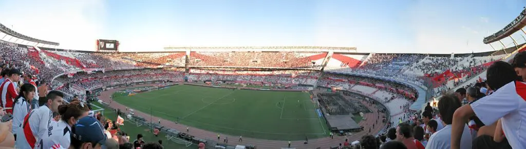 Los mejores destinos para disfrutar del fútbol: desde maracaná hasta madrid y barcelona