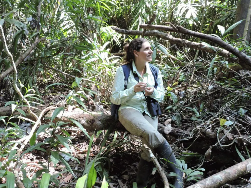 Gabriela de Luna, la colombiana que protege al mono araña, recibe el Premio Wayfinder de National Geographic