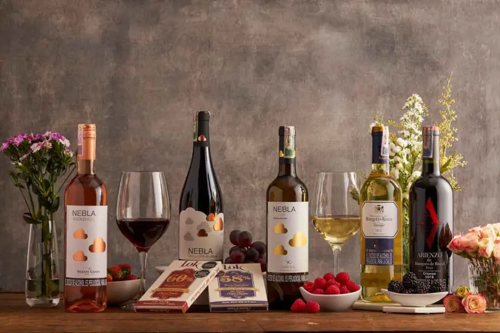 Brindis y chocolate: los kits de vinos españoles que elevan la celebración del amor y la amistad