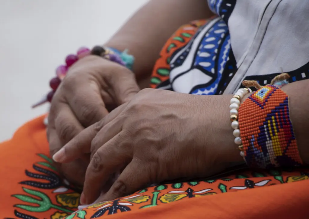 Cuando las aguas se juntan: un documental sobre el poder de las mujeres en la construcción de la paz en colombia