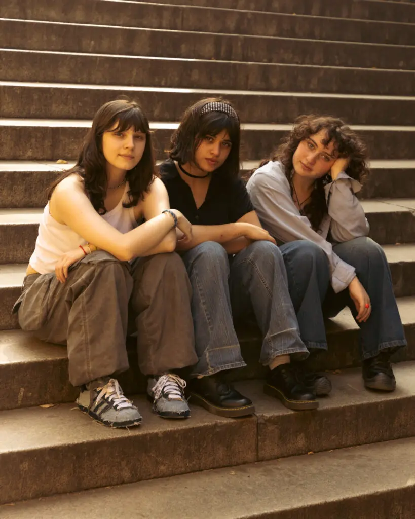 "en nuestro ambiente, lo raro es escuchar una canción de bad bunny", dice tríada