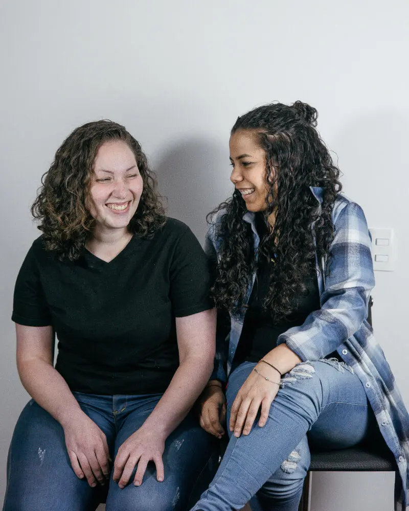 Cristina y areanny, refugiadas en colombia
