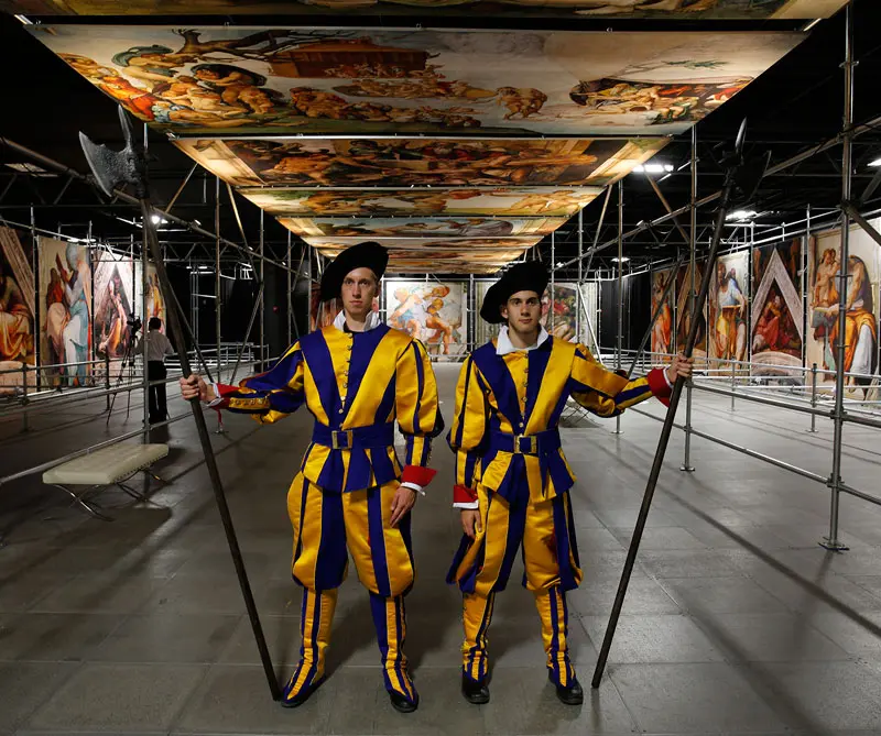 La exposición de la capilla sixtina en bogotá: “ni siquiera el papa la ha visto tan cerca”