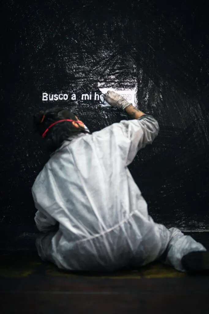 Los impactantes relatos retratados por la artista Ana Gallardo en el MAMBO