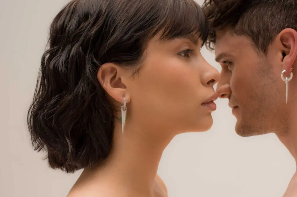 Aysha bilgrami y ‘sole’: joyas minimalistas para compartir entre hombres y mujeres Sole colección aysha bilgrami