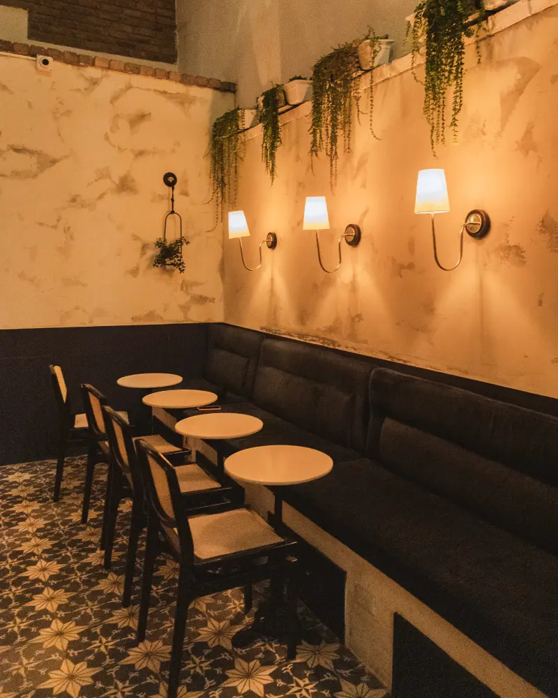 Ron, tabaco y salsa en el bar continental Bar continental