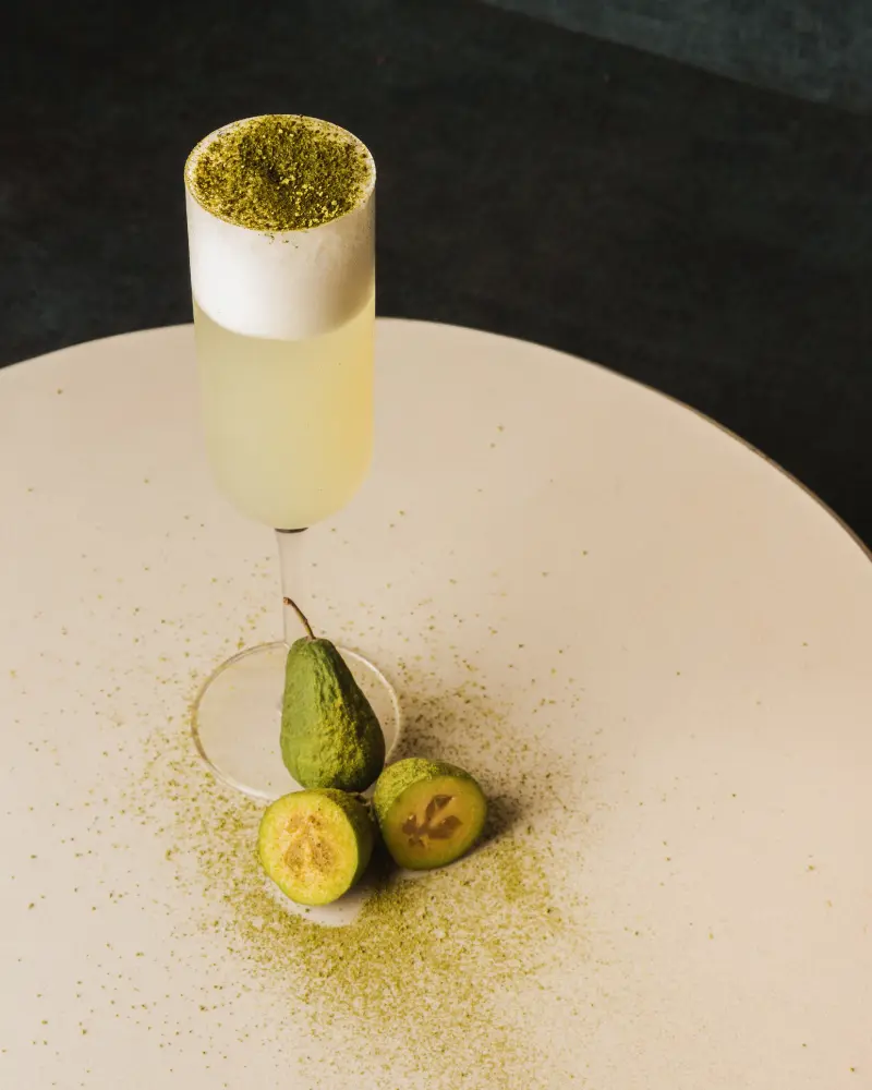 Ron, tabaco y salsa en el bar continental Cocteles bar continental