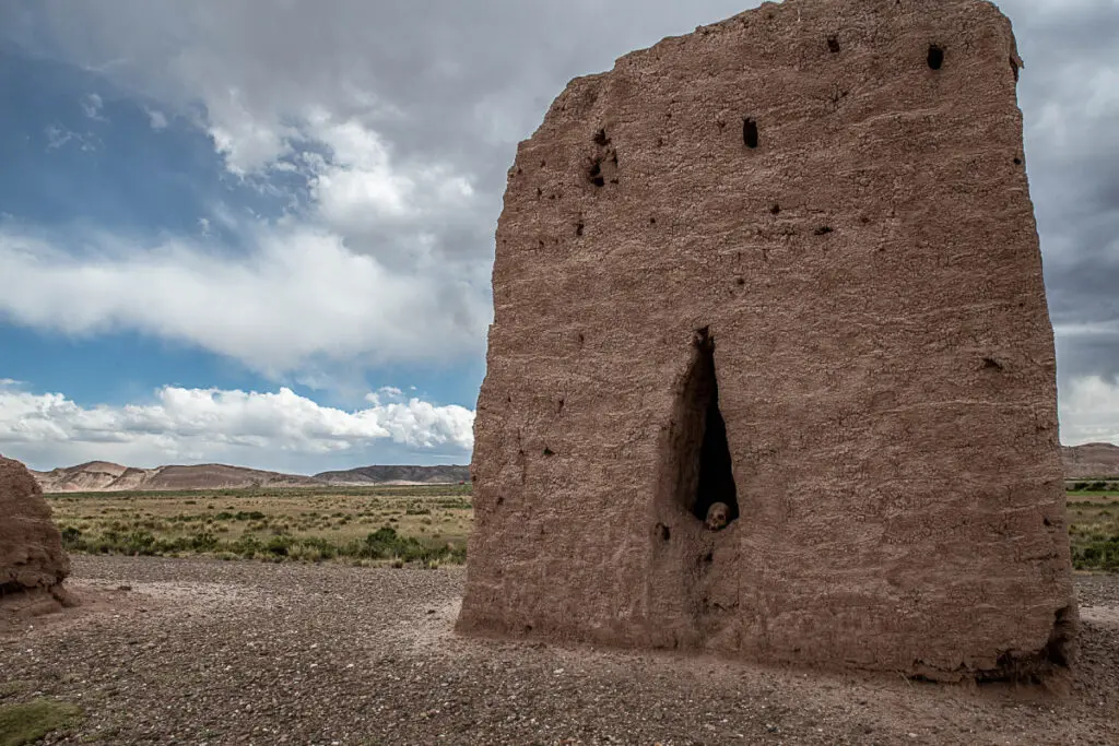 Bolivia, de las cumbres del Sajama al desierto de sal de Uyuni chullpas Bolivia