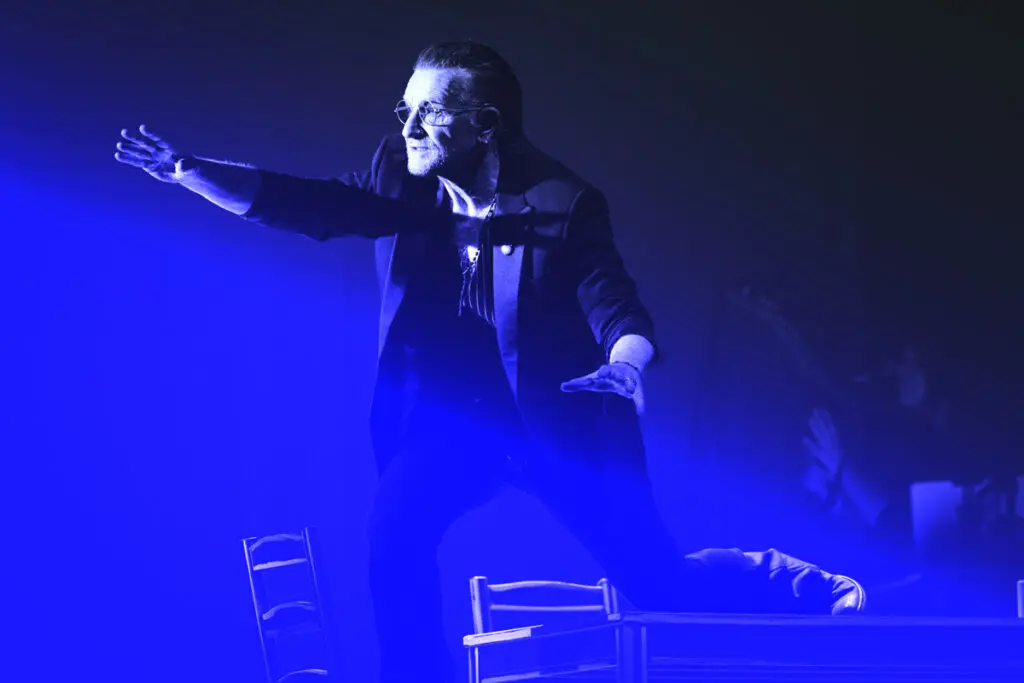 Bono en su espectáculo más personal: stories of surrender