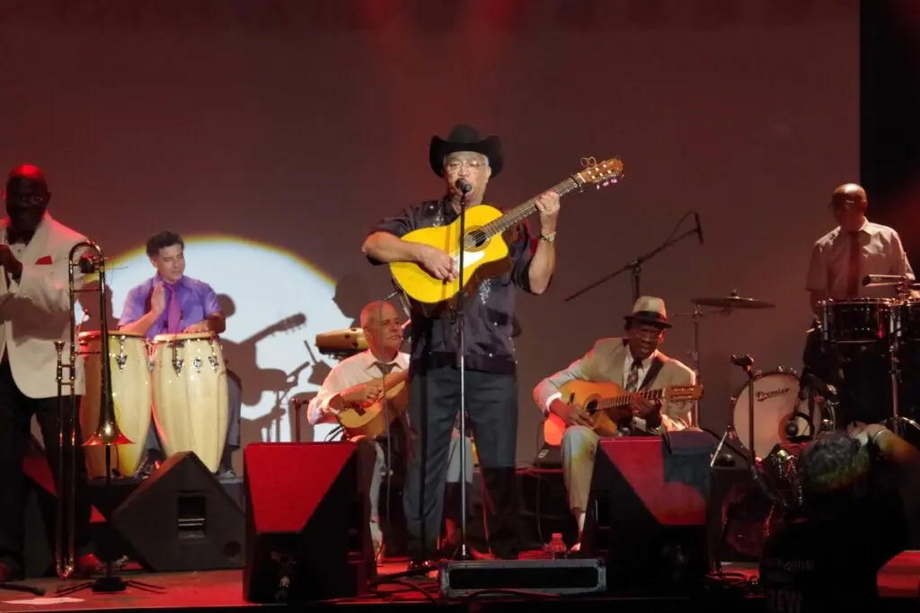 ‘buena vista social club’: la historia del álbum que revivió a la ‘vieja trova’ cubana Buena vista social club