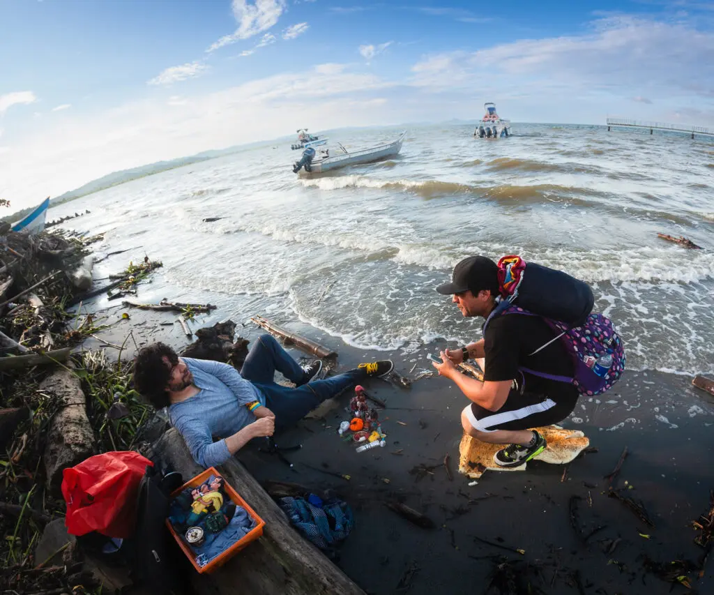 Las historias de migración que el artista Édgar Álvarez plasma en plastilina Las historias de migración que el artista Édgar Álvarez plasma en plastilina