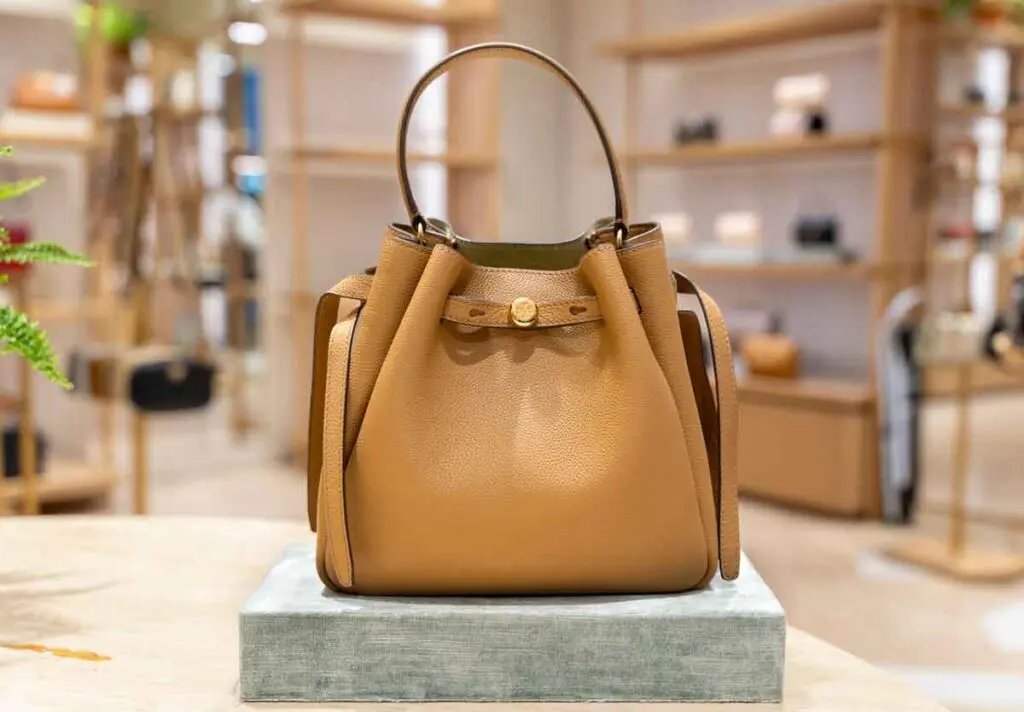 Tory burch en andino: la boutique que redefine la elegancia en bogotá