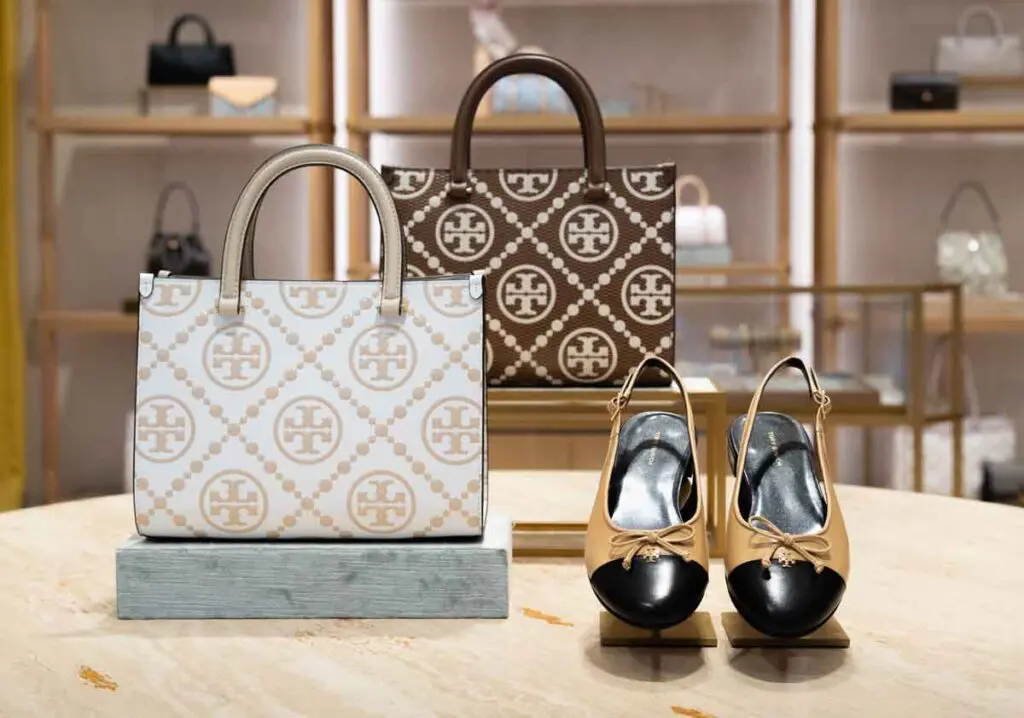 Tory Burch primavera/verano 2025: el poder del movimiento y la elegancia del deporte, ya disponible en Bogotá