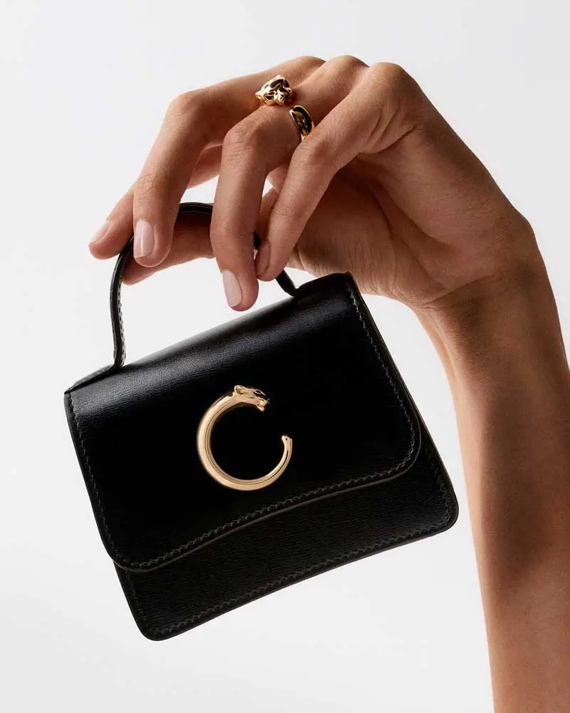 Cartier en su mínima expresión: conozca los nuevos minibolsos de la maison Cartier mini bolso