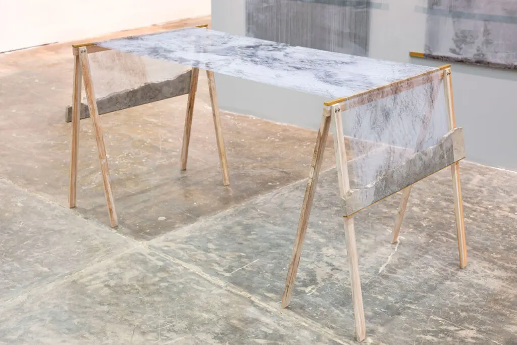 Leyla cárdenas y ocho artistas más se unen en la nueva exposición de casas riegner Casas riegner exposicion