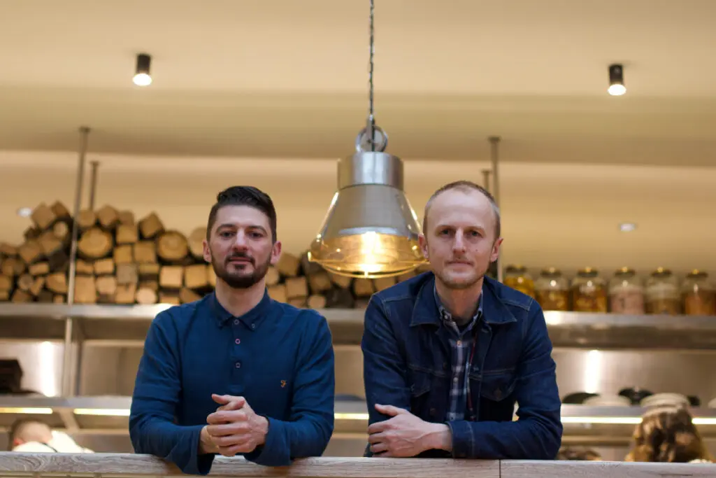 Contracorriente, el restaurante que apuesta por la comida de mar en bogotá Victor lanz alexis geiss