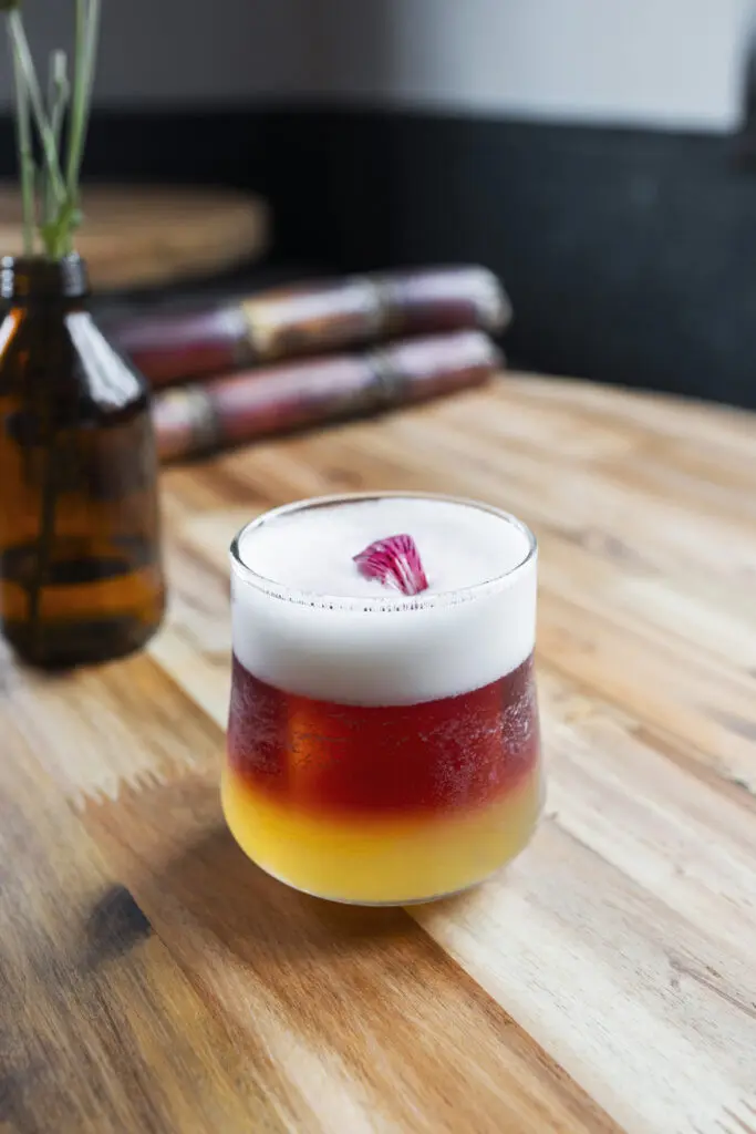 Caña, la casa negra de Chapinero, para tomar buen aguardiente y otros destilados de caña