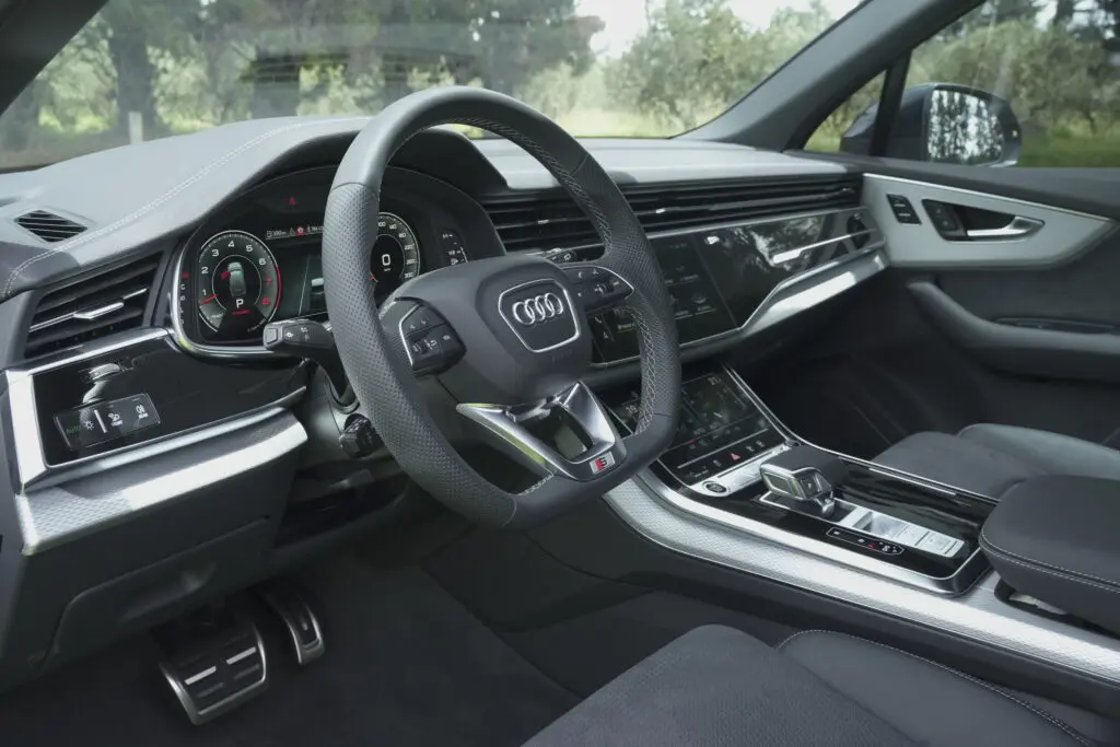 Relanzamiento del Audi Q7 S line híbrido: tecnología y elegancia redefinidas