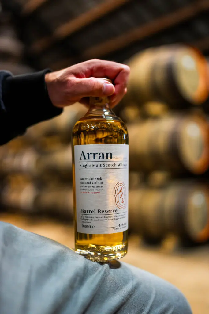 Descubrir el encanto de arran single malt whisky es como sumergirse en la esencia de la 'escocia en miniatura'