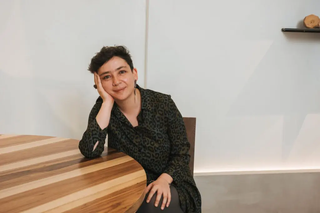 La escritora colombiana laura ortiz autora del libro sofoco