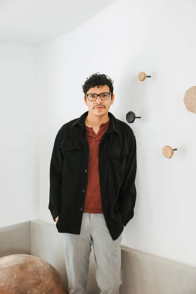 "Una chispa y un plan se encuentran y así surge el libro", dice el escritor Pedro Lemus