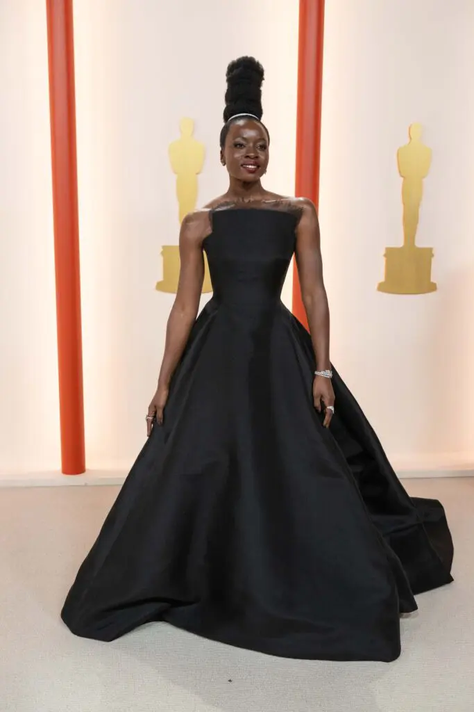 Las tendencias de moda de la alfombra roja de los premios óscar 2023 Danai gurira