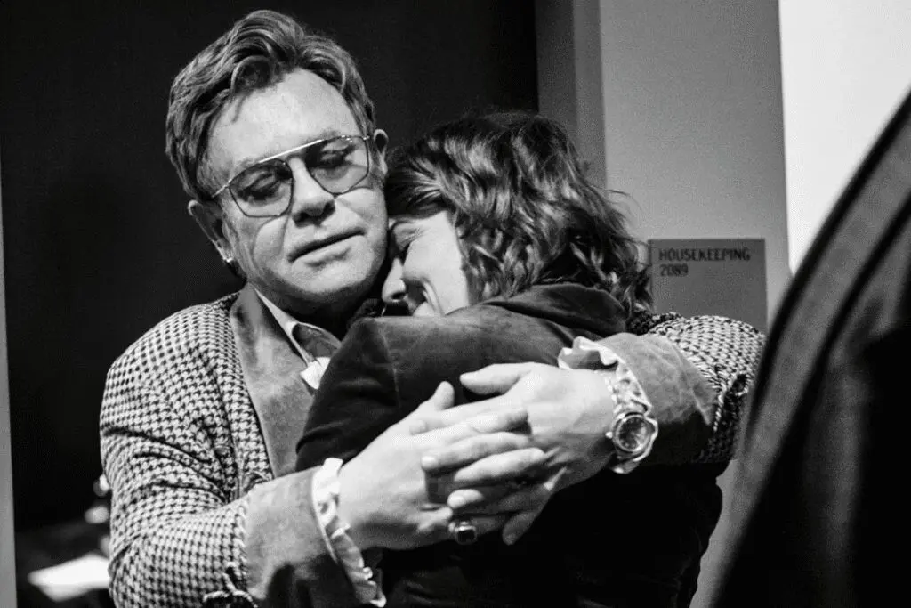 Elton john lanza su nueva canción “never too late” Never too late de elton john y brandy carlile