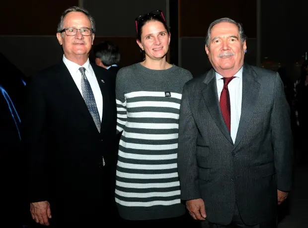 Sang Hyun Yeo, Paul Lee y Víctor Valentín.