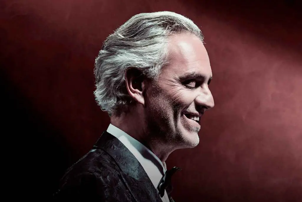 Andrea bocelli, cantante de ópera italiano.