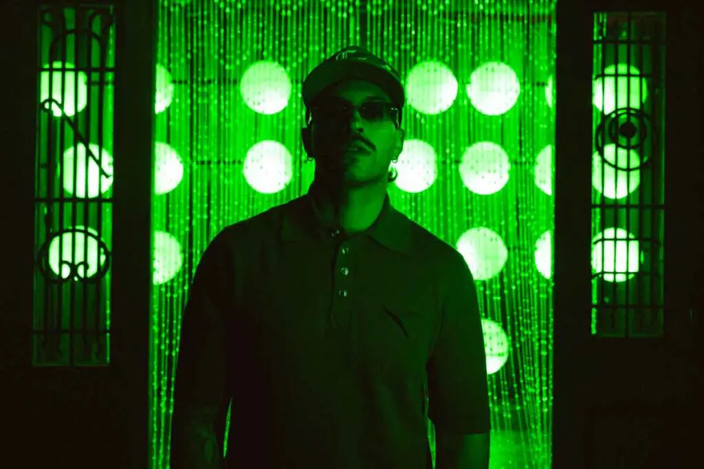 Feid es un cantante colombiano de reguetón.