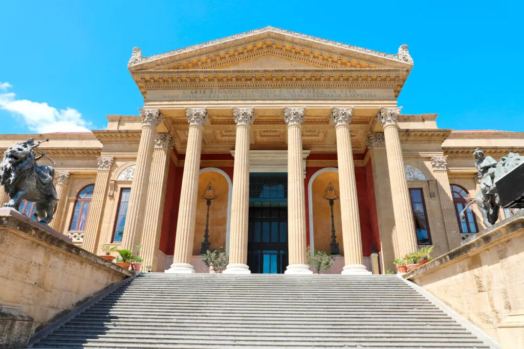 Fachada del teatro
massimo de palermo