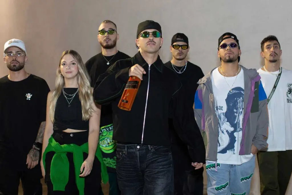 Feid y el camino que recorrió para convertirse en un éxito mundial Feid johnnie walker walkers