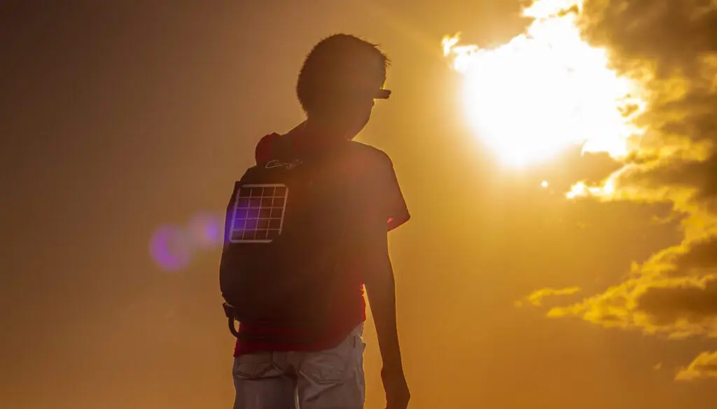 Los niños de la guajira que cargan con "el sol" en sus maletas Los niños de la guajira que cargan con "el sol" en sus maletas