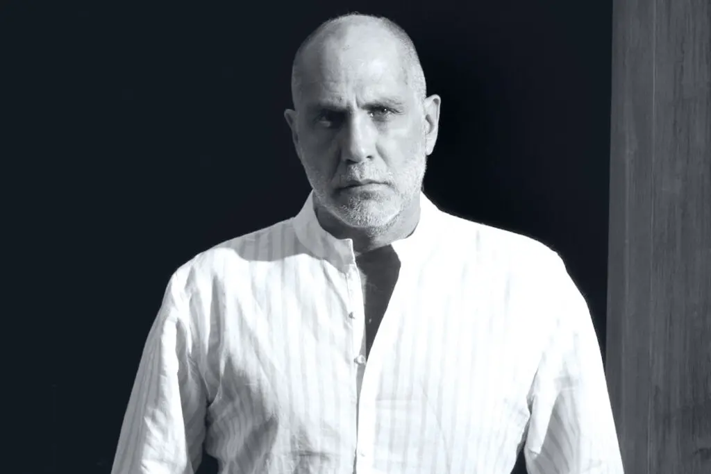 Guillermo arriaga, guionista de amores perros, es el ganador del premio alfaguara