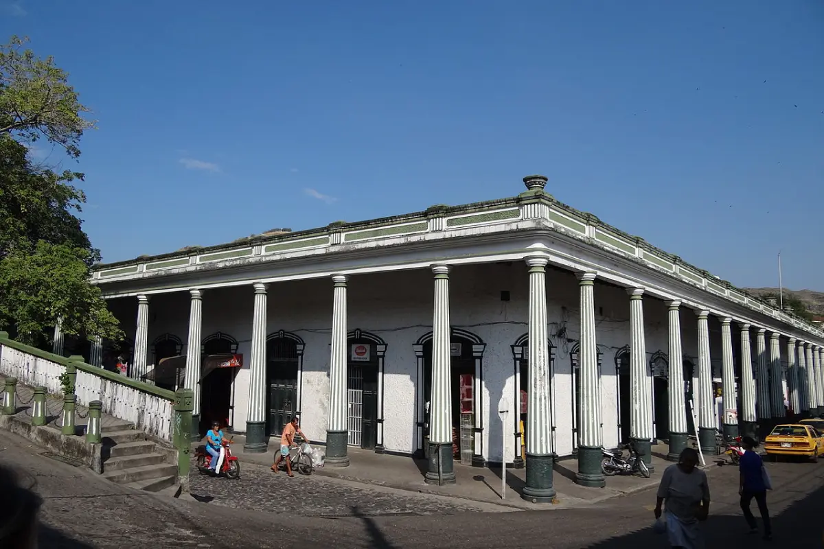Un viaje a la ciudad de los puentes: Honda, Tolima Plaza de mercado Honda