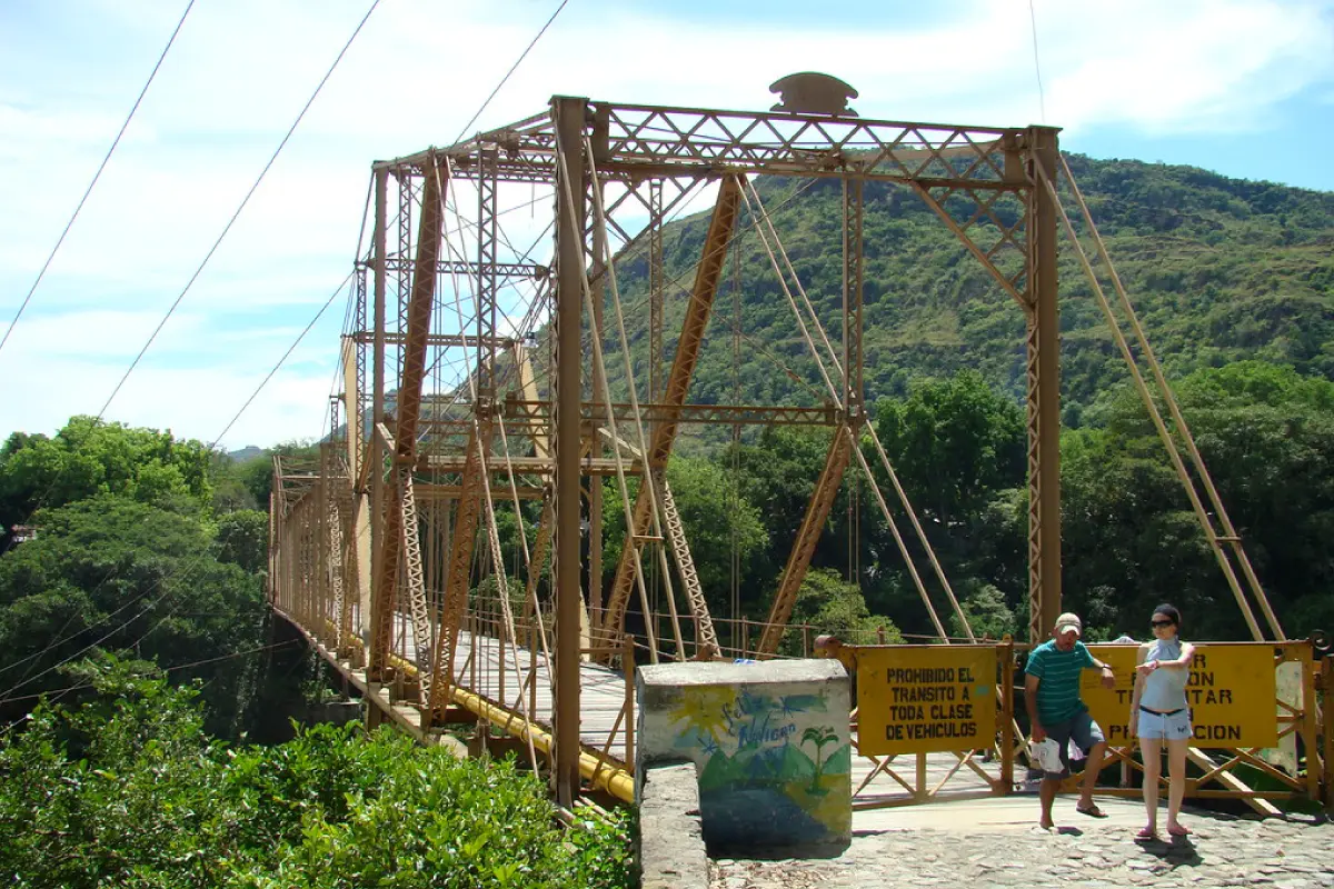 Un viaje a la ciudad de los puentes: Honda, Tolima Puente Navarro Honda