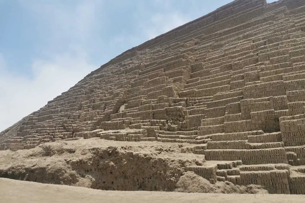 Lima: recorrido por una ciudad inolvidable Huaca lima