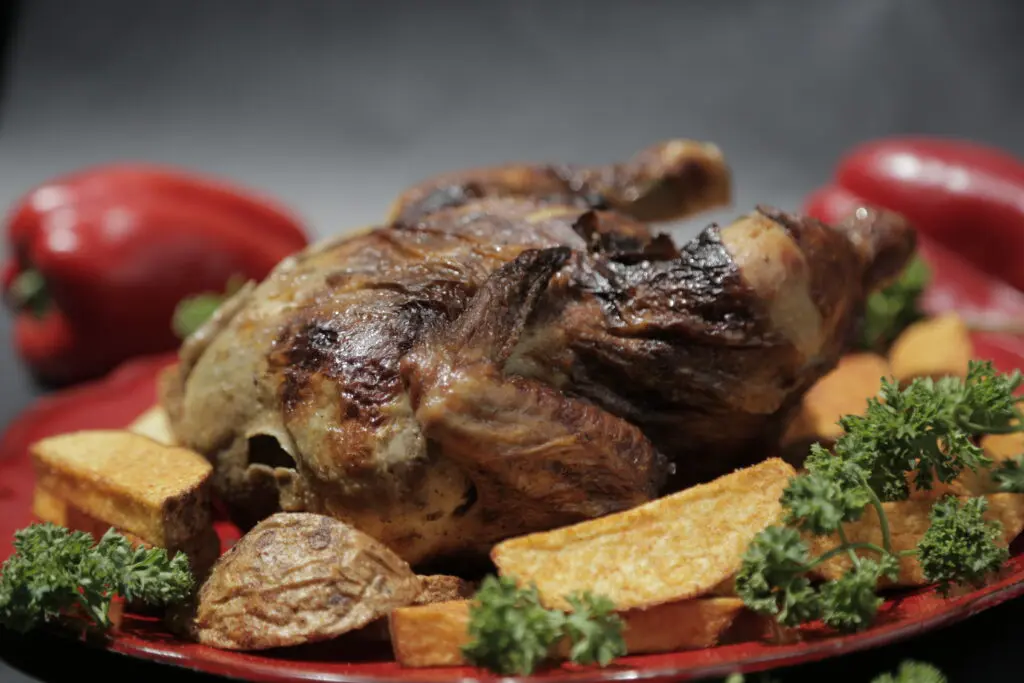 La Suerte es uno de los mejores restaurantes para comer pollo asado en Bogotá.