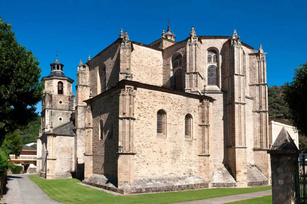 Iglesia de santiago apóstol en villafranca