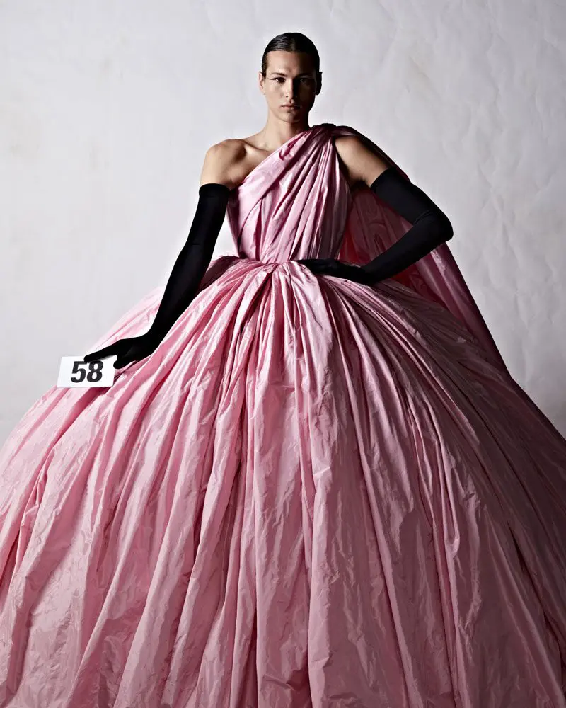 Inti wang, la vikinga colombiana y su historia no binaria que inspira a balenciaga Balenciaga indi wang