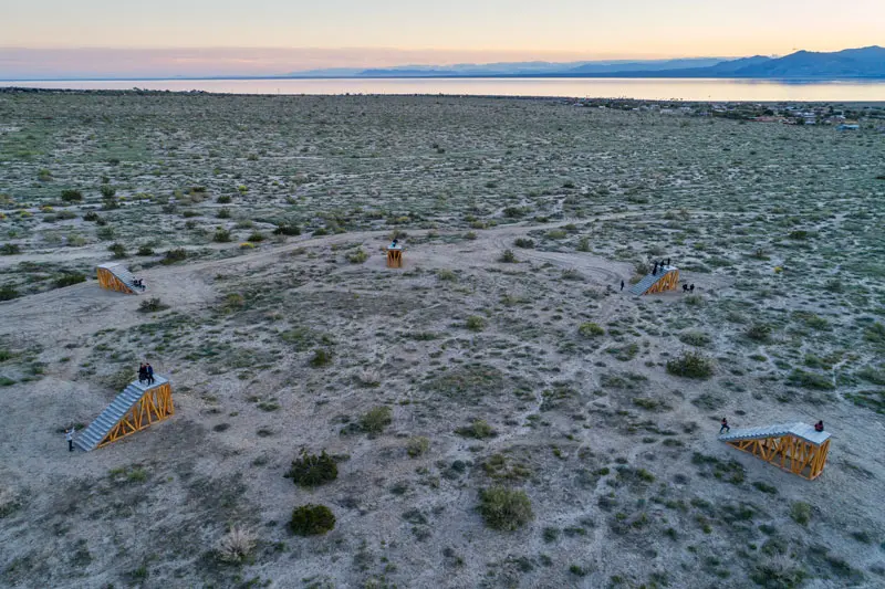 Iván argote: el artista colombiano en el desierto de coachella
