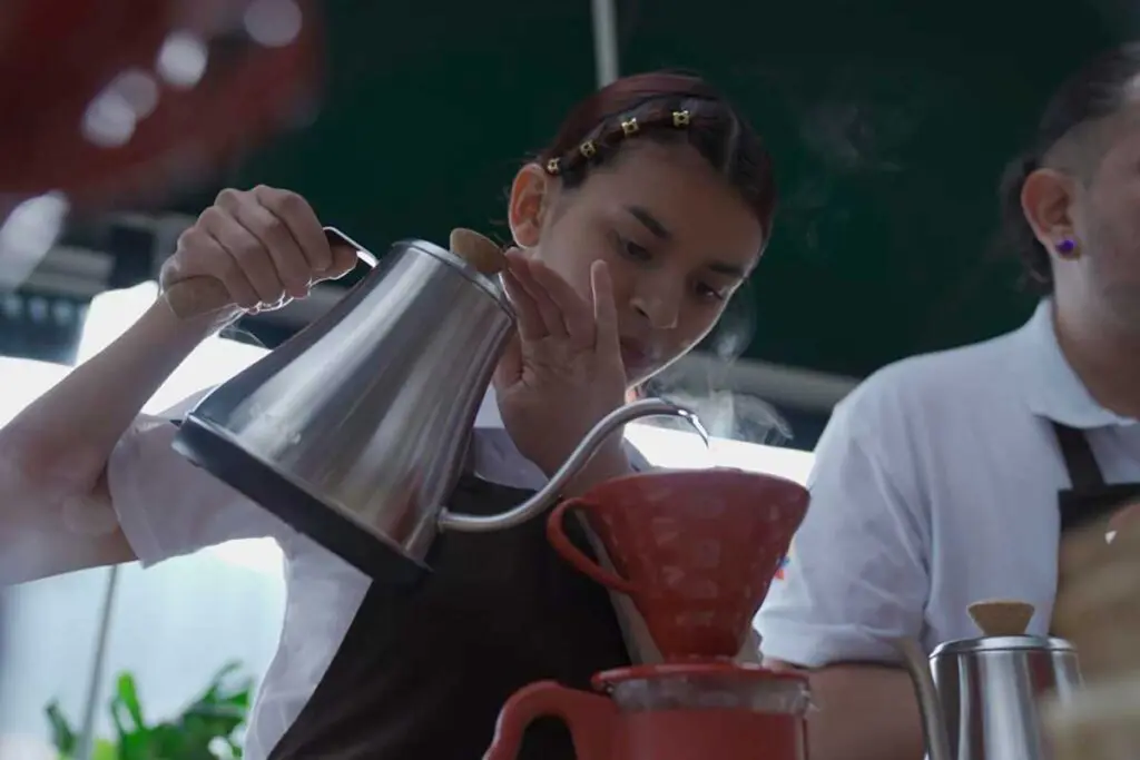 Víctimas y excombatientes aprenden para ser baristas con nestlé Víctimas y excombatientes aprenden para ser baristas con nestlé