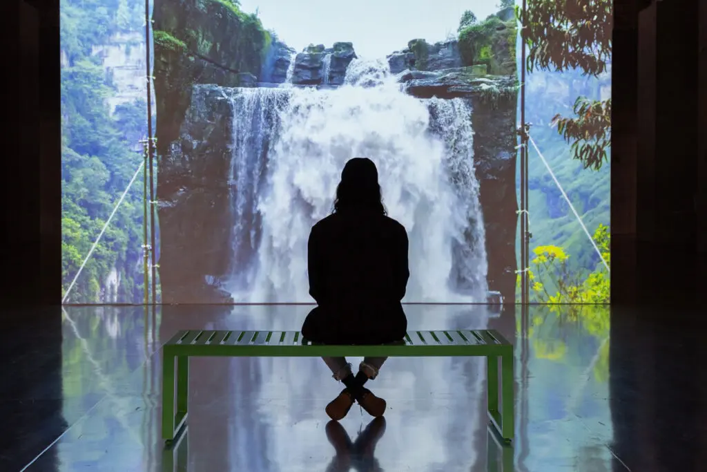 La buena vida: 70 años de arte contemporáneo en colombia La buena vida exposición mamm