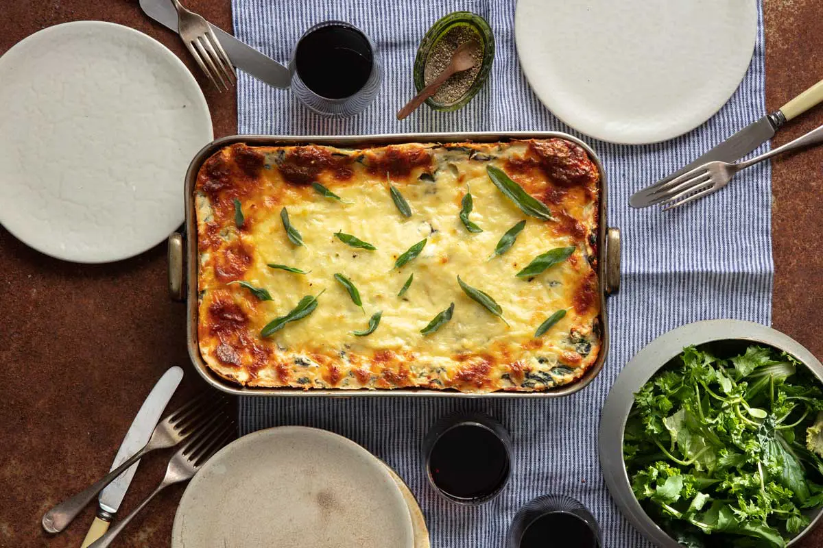 Lasaña de zapallo con picota y col rizada