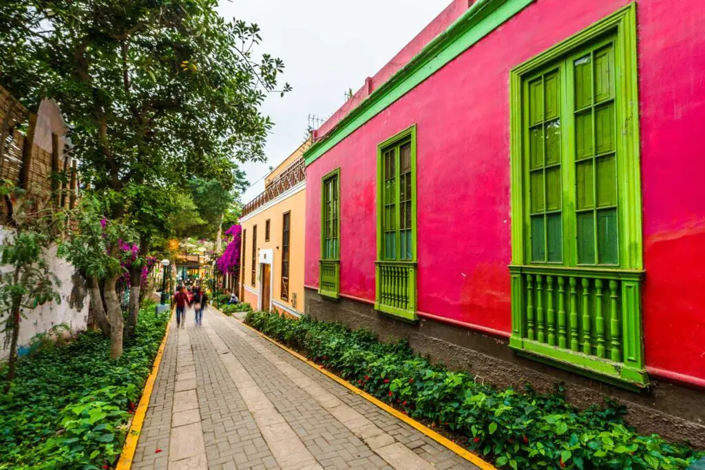 Lima: recorrido por una ciudad inolvidable Lima barranco colores