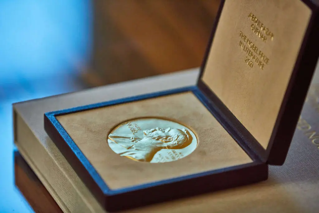 Premios nobel en familia: ¿quiénes son los padres, madres e hijos que comparten galardón?