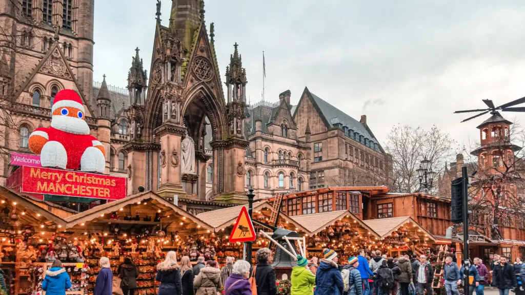 Los mejores mercados navideños de europa: un festín de luces, tradiciones y sabores Mercado navideño en manchester