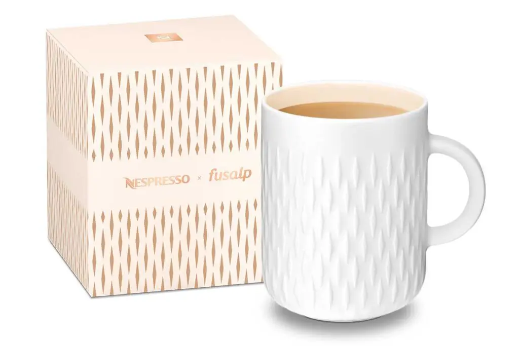 Ideas para sorprender a sus seres queridos esta Navidad Festive Coffee Mug Nespresso x Fu-salp